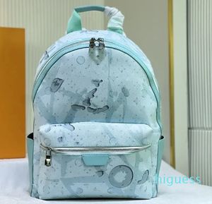 2024 Discovery Backpack Genuine Leather Emed Flower Designer Men Backpacs Satchels School for Man 노트북 가방 여행 가방