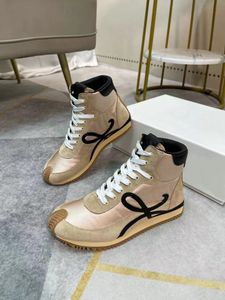 Designer Shoe Loeweelies Shoes Mens Mens Womens Luxury Casual Shoes Flow Runner in Nylon Suede Pet Sneaker Soft Upper Honey Rubber Wave Sole som Curves Around A1