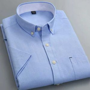 Mäns casual skjortor 2023 sommar nya herrar kortspottade oxford textil ren bomullsskjorta ungdomar solid färg affär casual daglig singel slitage topsc24315