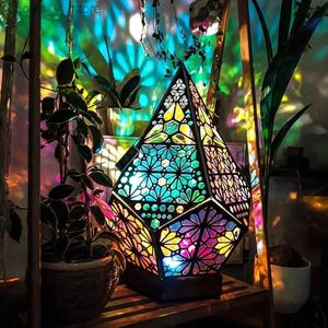 Lâmpadas de mesa Bohemian Floor Lamp Room Decoração Night Light Colorido Mosaico Atmosfera Projetor Luz Decoração de Natal Dropshipping YQ240316