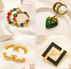 Luxury Women Designer Brand Letter Brooches 18K Gold Plated Inlay Crystal Rhinestone Jewelry Leather Brooch Pin Men Marry Wedding Party Cloth accessories