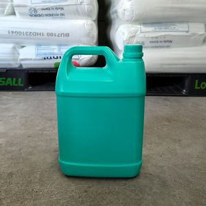 5 kg Plastiktopf, grün-weiße Plastikflasche, Waschmittelflasche, Handseifenflasche, Desinfektionswasserflasche