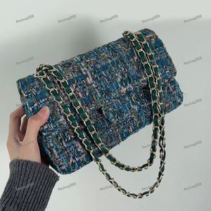 Väskor designer kvinnor väska kedja axelväska quiltad handväska lyxiga crossbody väska kvinnor koppling mode väskor klaff kors kropp tyg guld silver kedja rese väskor 1112