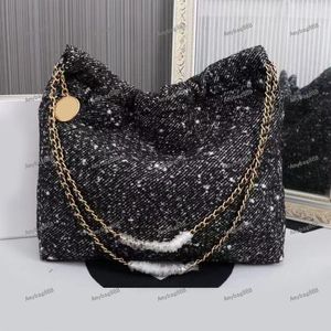 Designer Trash Bag Pearl Chain Shoulder Bag quiltad handväska lyxig crossbody väska kvinnor koppling mode väskor klaff kors kropp tyg guld silver kedja rese väskor 8815