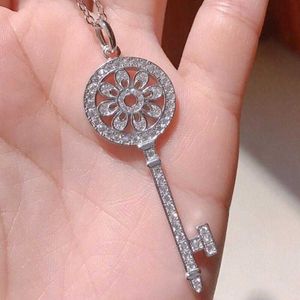 Designer Tiffay och Co Key Necklace 925 Sterling Silver Plated 18K Jinti Family Sunflower Flower Tröja Precision High Edition