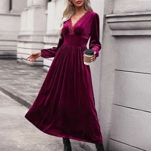 Grundläggande casual klänningar Autumn Winter Solid Color Long-SleD Long Dress V-Neck Lace Prom Formal Party Casual A-Line Dress Velvet Knit Dress for Womenc24315