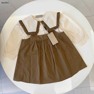 クラシックプリンセスドレスガールズトラックスーツベビー服サイズ90-140 cmキッズラージカラー長袖シャツとキャミソールショートスカート24マメ