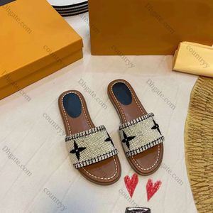 2024 Kvinnor Låga klackar gummi Slid Sandal Kontrast Raffia broderade platta mulor Designer tofflor Beach Shoes Pine Green Gold Sky Blue Schemes Fuchsia Flat Slides Lu