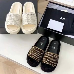 Chanells lüks kanal saman chanei sandalet terlik yeni stil moda örgü siyah beyaz gündelik platform ayakkabı kadınlar slayt seksi plaj tasarımcısı katır loafer sanale