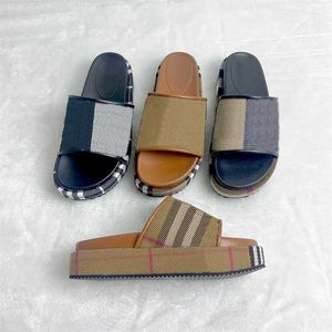 23% OFF sapatos esportivos 2024 Família Slides Moda para Outwear Chinelos Uma Peça Casual Sola Grossa Sapatos Femininos