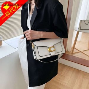 Günstiger Großhandel, begrenzter Ausverkauf, 50 % Rabatt, Handtasche, einzigartige Textur, kleine Tasche, neue Damen-High-End-Mode, quadratisch