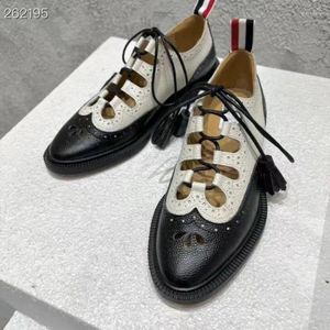 Scarpe casual Mocassini in pelle da donna 2024 Autunno e inverno Con lacci vuoti Stile britannico Piatto neutro Piccolo