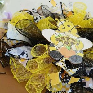Decorative Flowers Bedroom Bee Garland Handcrafted Day Wreath Gnome Shape Festival Home Decoration Props Fine For