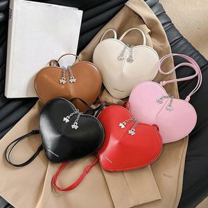 Kosmetiska väskor mini hjärtform för kvinnor sling axel väska ladys röd kärlek mode påse valentin gåvor lyxhandväskor