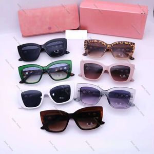 Designer Mui Mui Sunglasses Cat Eye Luxury Fashion Sports Polarize Muimui Sunglasses for Woman Summer Vintage Driving Beach Pink Sun Glasses Miui Sunglasses 734