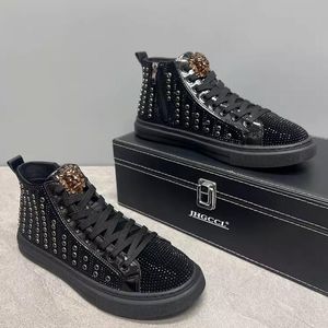 Modemärke herrskor mode personlighet strass casual skor herr mid-topp stövlar high-top läder casual skor zapatillas hombre