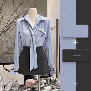 Kvinnors blusar och blusar Spring Fall Designer Blues för kvinnor Alfabetiska utsmyckningar Buckla Casual Long Sleeve Shirts For Women Elegant Outfits