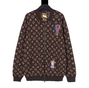 고급 브랜드 잘 생긴 남성 재킷 고품질 절묘한 인쇄 단일 가슴 디자인 가을과 겨울 뉴 탑 디자인 청바지 재킷 -3xlq58