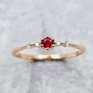 Klusterringar designer original stil inlagd rubin geometrisk platt ring utsökt öppning justerbar kall vind söta kvinnors smycken