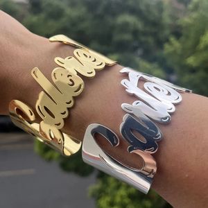 Personalizado exagerado pulseira de aço inoxidável para mulheres nome personalizado pulseira charme manguito pulseiras à prova dwaterproof água infinito jóias 240311