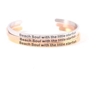 Inspirierendes Armband mit Edelstahlmanschetten und Gravur „Beach Soul“ mit dem kleinen Seestern
