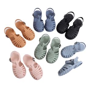 HBP Baba Olmayan Yeni Fabrika Ucuz Çocuk Kızlar Düz Hollow Hole Jelly Sandals Ayakkabı Çocuk Erkekler Plastik Enjeksiyon Roman Sandaletleri Toddler için