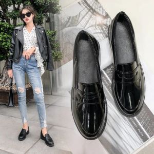 Stivali Nuovo brevetto nero Solido in pelle Oxfords Domenne Scarpe Flat Slip su scarpe da donna in stile britannico Scarpe con piattaforma di fondo Spetta