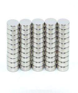 Dysk neodymu Magness Dysk stały N35 NDFEB Małe okrągłe super mocne mocne magnetyki magnetyczne 8 mm x2mm 200pcs8770911