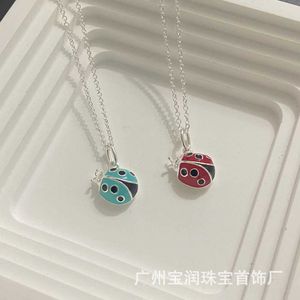 디자이너 Tiffay and Co Ladybug S925 Sterling Silver Necklace 세련된 다재다능한 인기 곤충 Seven Star Niche Cute Collarbone Chain