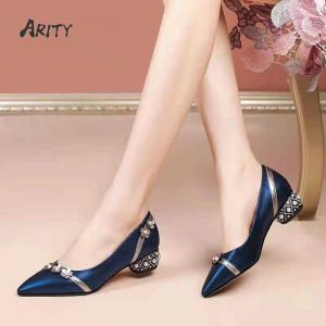 Stivali Scarpe in pelle poco profonda delle donne Autunno Allmatch Allmatch Crystal Crystal Elegant Flower Shoes Soft Ladies Blue Black Work Scarpe da lavoro nero