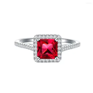 Küme Yüzükleri Zhanchengda Simüle Ruby Diamond Ring Avrupa ve Amerikan S925 Saf Gümüş Kadınlar Solmayan Basit