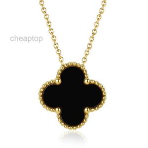 Pendant Necklaces Luxury Design Clover Pendant Necklace Earring Jewelry Set for Women Gift