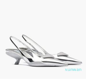 Elegant borstade läderkvinnor Sandaler Skor Lady Slingback Pumpar Gummi Dhell Sole Hybrid Silhouette Screen-Printed Leather Triangle High Heels