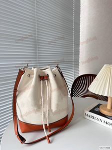 5A Tasarımcı Tuval Kova Çantası Mevsimsel Moda Erkek ve Kadınlar Yeni Omuz Crossbody Çantası Günlük Spor Para Çanta Çantası