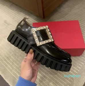 Luksusowa marka Buty Casual Designer Buty 100% prawdziwe skórzane włoskie małe skórzane buty damskie Kwadrat Kluczowy oddychający koronki z pudełkowymi sezonami wiertarki wodne