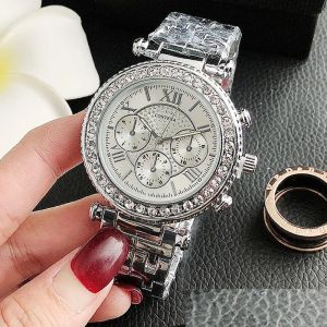 2024 Armbanduhren Mode Luxus Designer Marke Silber Uhren Frauen Uhr Damen Edelstahl s Quarzuhr Weibliche Armbanduhren 230807