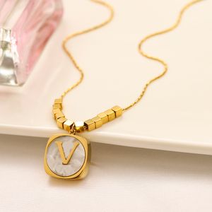 20style Classic 18K Gold Plated Luxury Brand Designer Pendants Necklaces Stainless Steel Letter Sweater Choker Pendant Chain Jewelry Accessories Gifts
