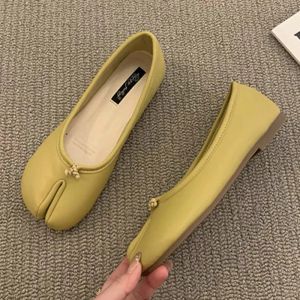 부츠 일본 스타일의 타비 닌자 신발 여성 코지 가죽 아파트 분할 발굽 발가락 로퍼 femme Mary Jeans Mocasiness Ballerina Shoe