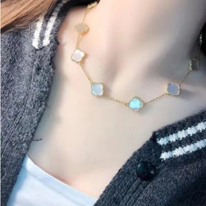 necklaces women High Quality New Korean Fashion Gold Plated Clover Necklace Flower shaped Water Diamond Necklace Ladies and Girls Wedding Jewelry Gifts