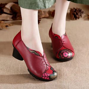 ブーツレディースヴィンテージの本物の革の靴女性手作りボヘミアポンプシューズレッドヒール2022レトロフラワーローヒールクラシックポンプ