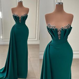 Hunter Green sjöjungfru aftonklänningar Elegant stropplös illusion promdress pärlor applikationer satinklänningar för speciella tillfällen svep tågrock de soiree