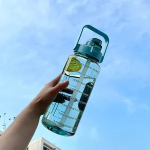 Vattenflaskor 2000 ml plastutrymme stor kapacitet bekväm resekopp bärbar utomhussportflaska