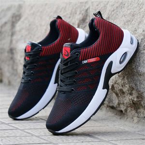 Scarpe da corsa e scarpe da ginnastica sportive da uomo antiscivolo durevoli con lacci durevoli alla moda in fabbrica in Cina