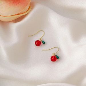 Dingle örhängen ursprung sommar koreansk mode handgjorda pärlstav cherry hook örhänge för kvinnor vintage rund harts söta smycken