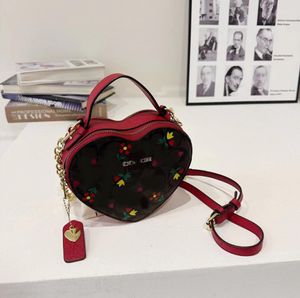 designer handbag 2024 New Fashion Classic Heart shaped Bag Pattern Handbag one Shoulder Messenger Bags