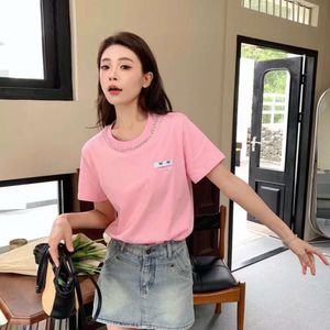 夏の女性TシャツファッションデザイナーTシャツ女性レター刺繍グラフィックティーアウトドアスポーツティーラウンドネックショートスリーブトップアジアサイズ