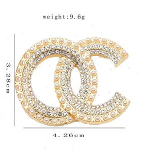 20style Brand Designer C Double Letter Brooches Women Men Couples Luxury Rhinestone Diamond Crystal Pearl Brooch Suit Laple Pin Metal Fashion Jewelry Accessories5