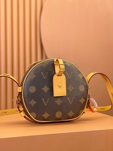 Boite Chapeau Souple Round Bag äkta läderdesign Tygväska Designer Bag Women Axel Crossbody Package Plånbok Purse M45647