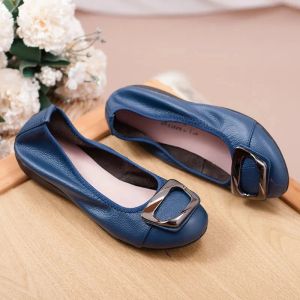 أحذية بالإضافة إلى الحجم 42 أحذية إسفين زرقاء معدنية للنساء من الجلد الناعم moccasin السيدات الصيفية