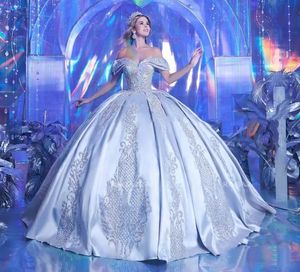 Sparkly Silver Princess Quinceanera Dress 2024 Off Shoulder Gilter Applique pärlstav prom klänning lyxiga vestidos de 15 sweet 16